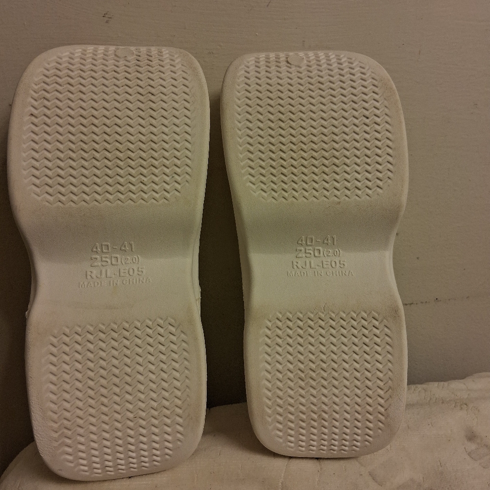 Womens 2 Inches Platfotm Bear Design Clogs - White Size 9 - 10,  Like Crocs - Picture 14 of 16